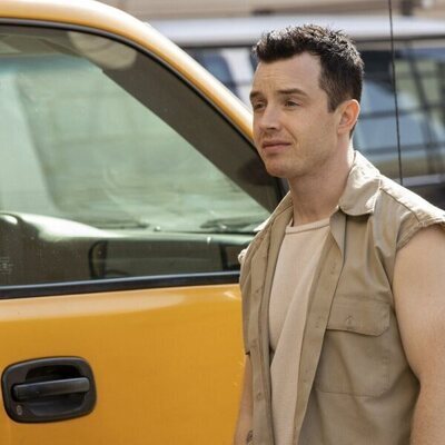 Noel Fisher en 11x02 titulado 'Burgueses, ¡largáos!' de 'Shameless'