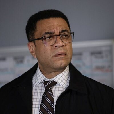 Harry Lennix en 10x22 titulado 'Raymond Reddington N.º00: Buenas noches' de 'The Blacklist'