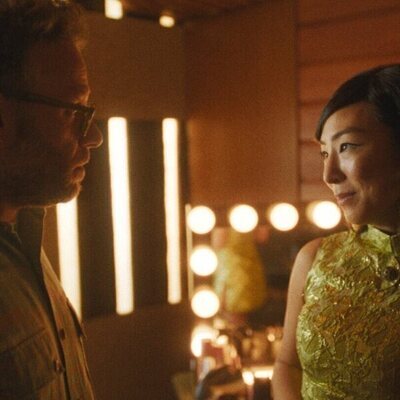 Greta Lee y Seth Rogen en 1x02 'El plano secuencia' de 'The Studio'