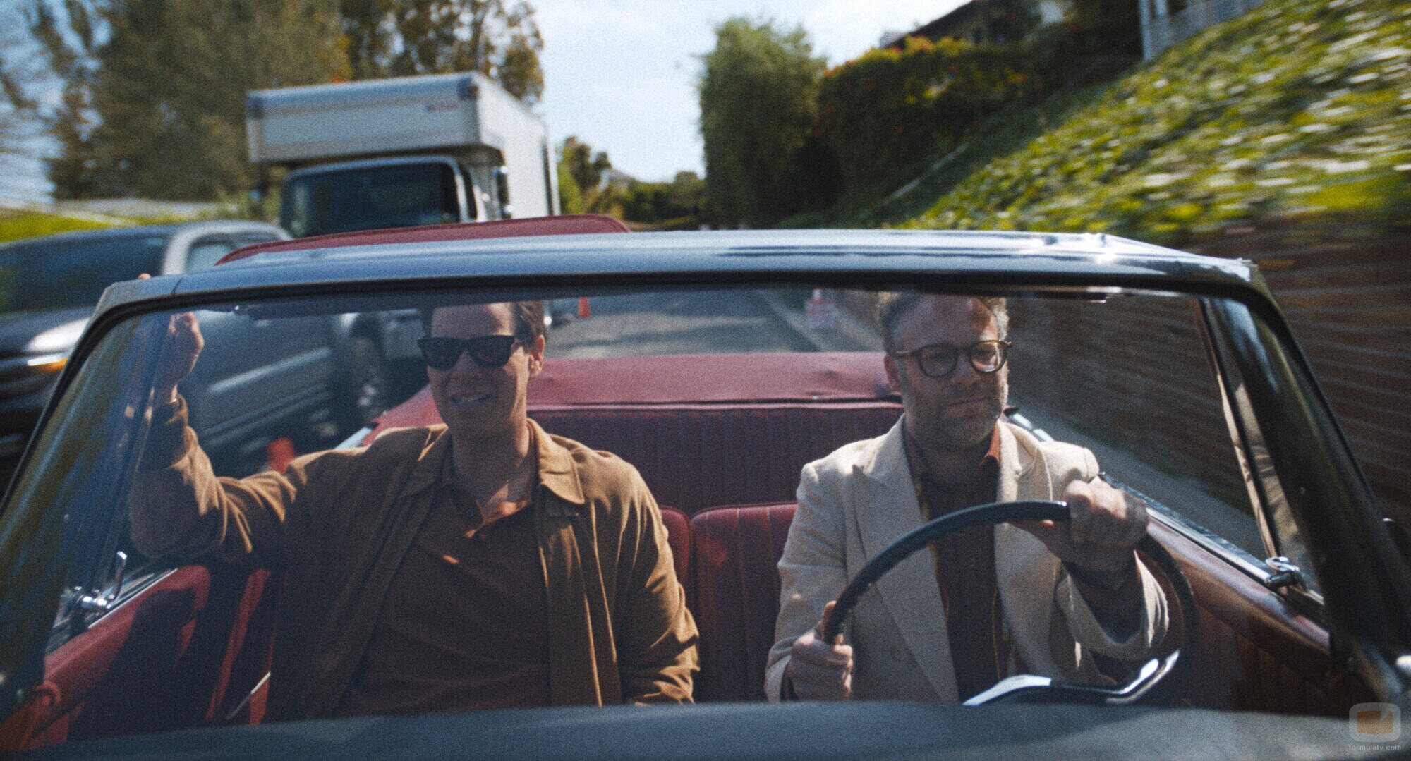 Foto de Ike Barinholtz y Seth Rogen en Capítulo 2 titulado 'El plano secuencia' de 'The Studio'