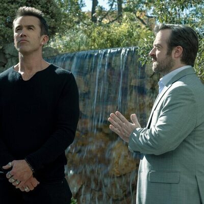 Rob McElhenney y Derek Waters en 1x01 '¡Da el paso!' de 'Mythic Quest: Más allá del juego'