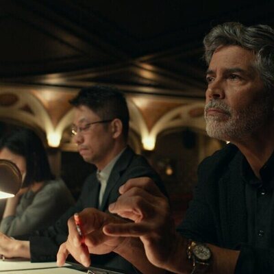 Esai Morales en Capítulo 3 titulado 'Fuga' de 'Mythic Quest: Más allá del juego'