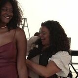 Michelle Buteau en 'Riega tu jardín, guapa' de 'La supervivencia de una chica con curvas'