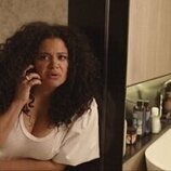 Michelle Buteau en 'Riega tu jardín, guapa' de 'Survival of the Thickest'