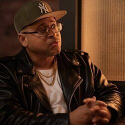 1x01 titulado 'Riega tu jardín, guapa' de 'La supervivencia de una chica con curvas'