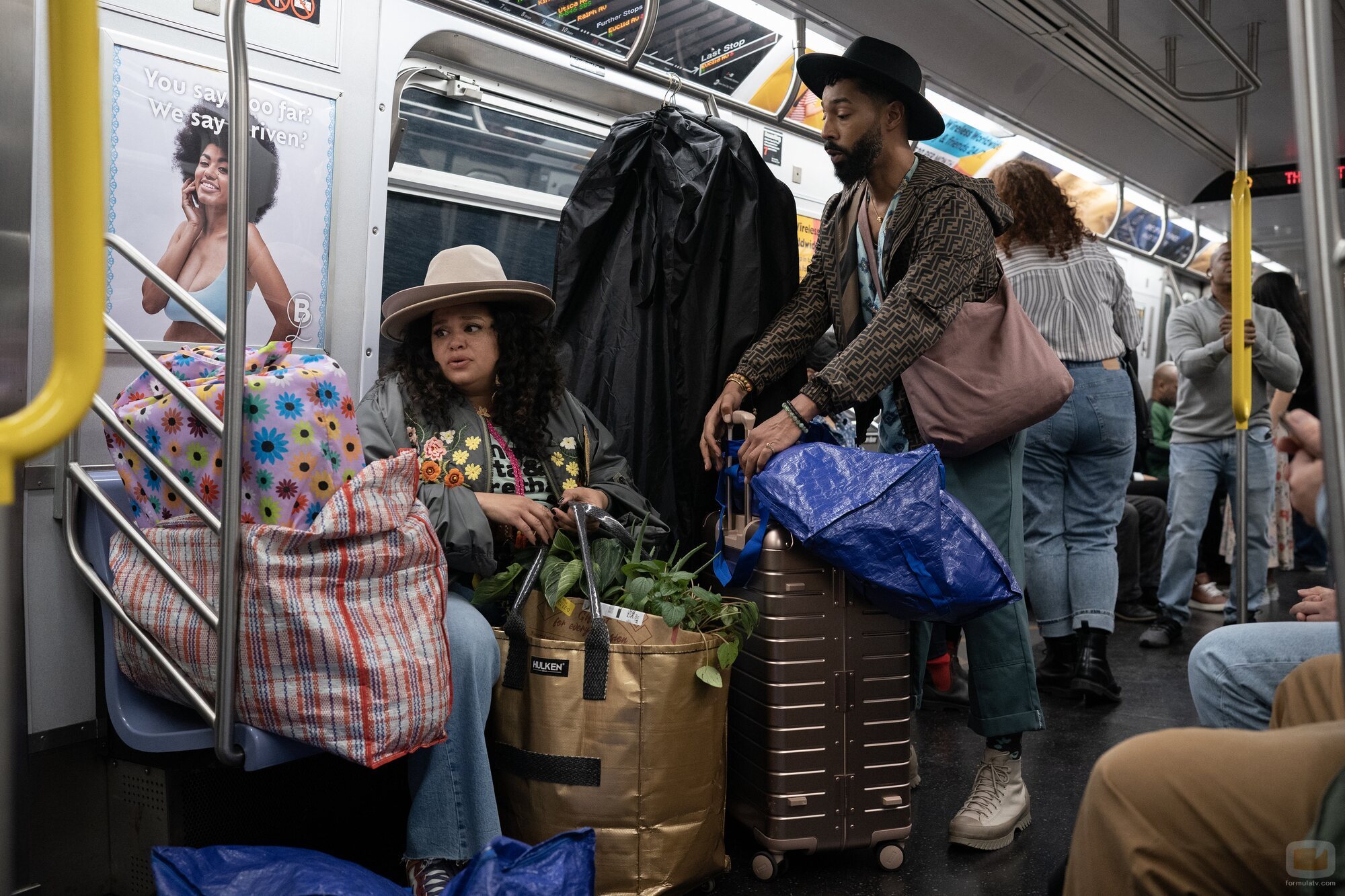 Tone Bell y Michelle Buteau en 'Riega tu jardín, guapa' de 'Survival of the Thickest'