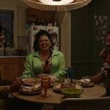 Tone Bell y Michelle Buteau en 1x02 '¡Sé una campeona!' de 'La supervivencia de una chica con curvas'