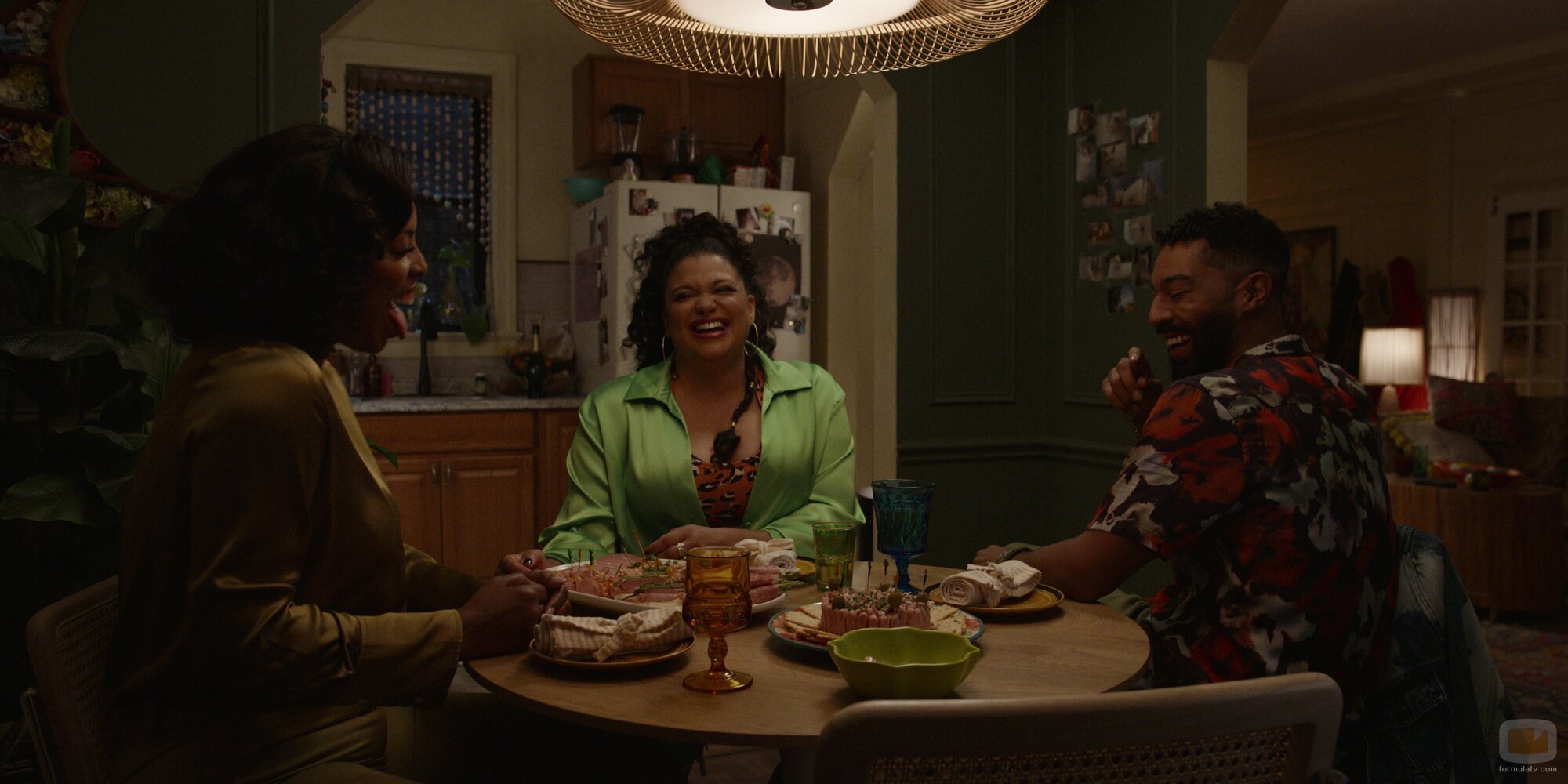 Tone Bell y Michelle Buteau en 1x02 '¡Sé una campeona!' de 'La supervivencia de una chica con curvas'