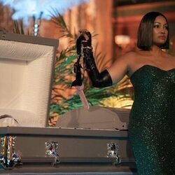 1x02 de 'Survival of the Thickest'