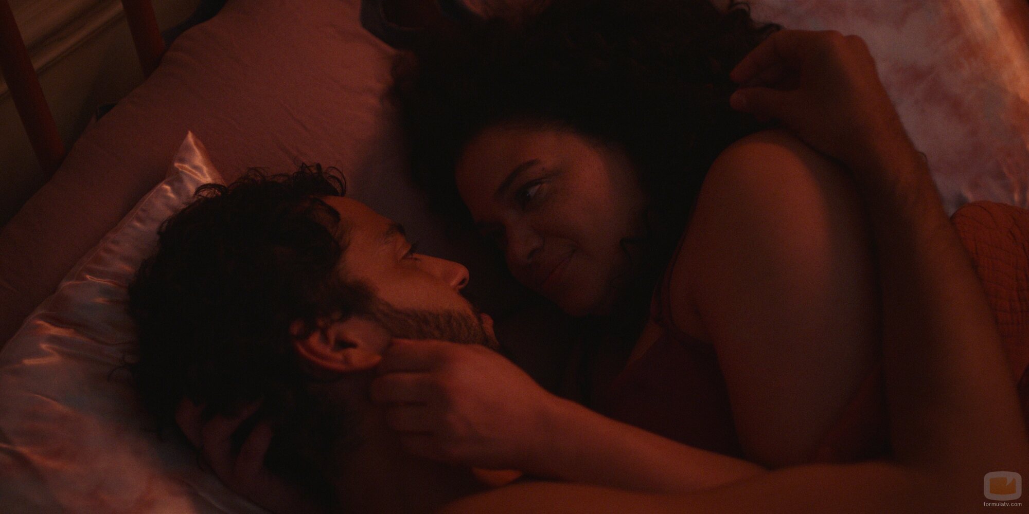 Michelle Buteau y Marouane Zotti en '¿Que hiciste qué en público' de 'La supervivencia de una chica con curvas'