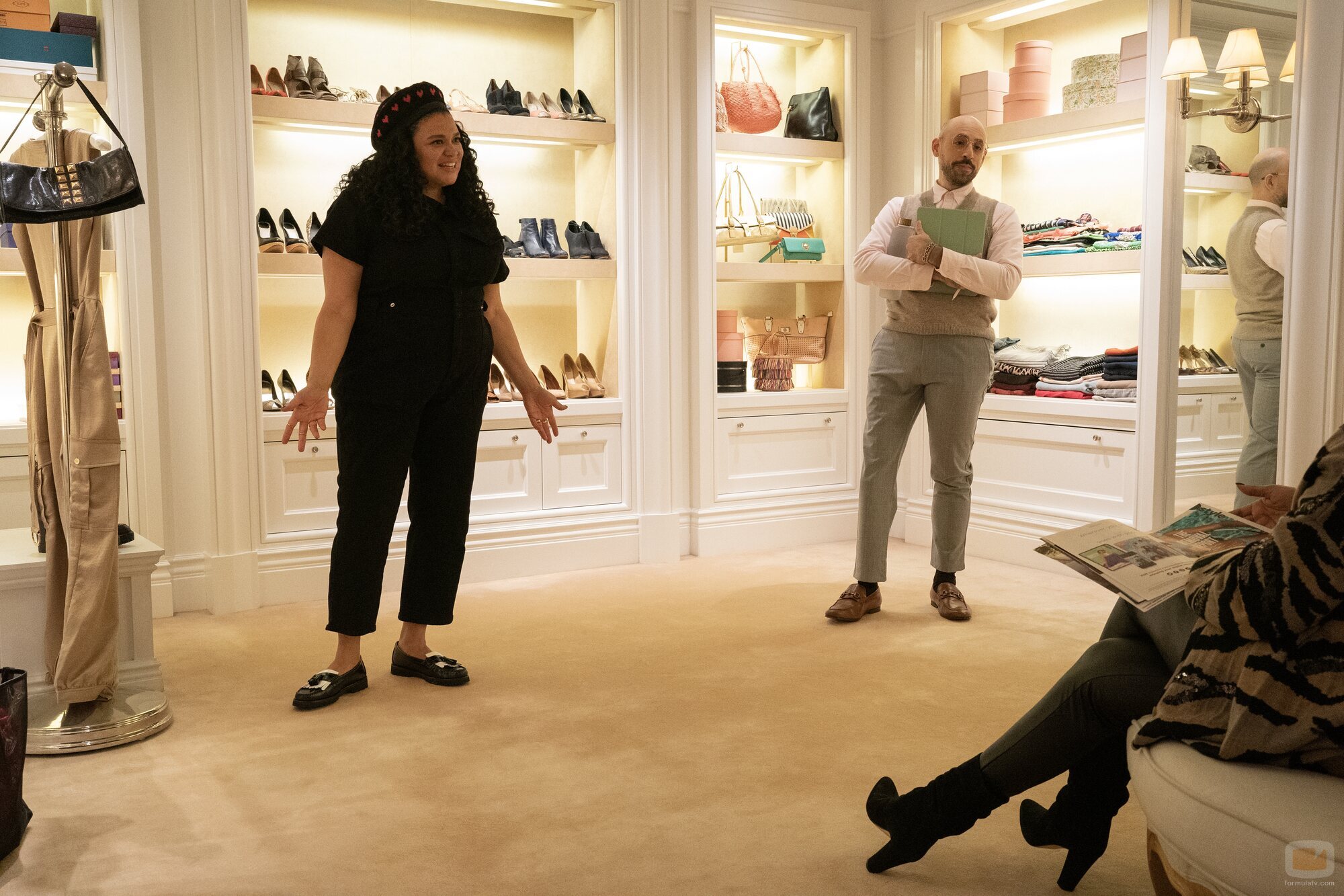 Michelle Buteau en el 1x04 de 'La supervivencia de una chica con curvas'