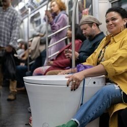 Michelle Buteau en la temporada 1 y el capítulo 04 de 'La supervivencia de una chica con curvas'