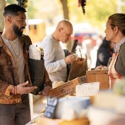 Tone Bell en 1x04 titulado '¿Estás llorando' de 'La supervivencia de una chica con curvas'