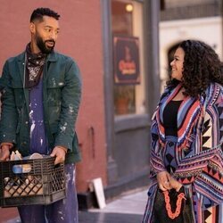 Tone Bell y Michelle Buteau en la temporada 1 y el capítulo 05 de 'La supervivencia de una chica con curvas'