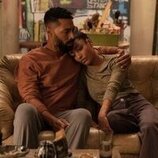 Tone Bell y Anissa Felix en el 1x05 de 'Survival of the Thickest'