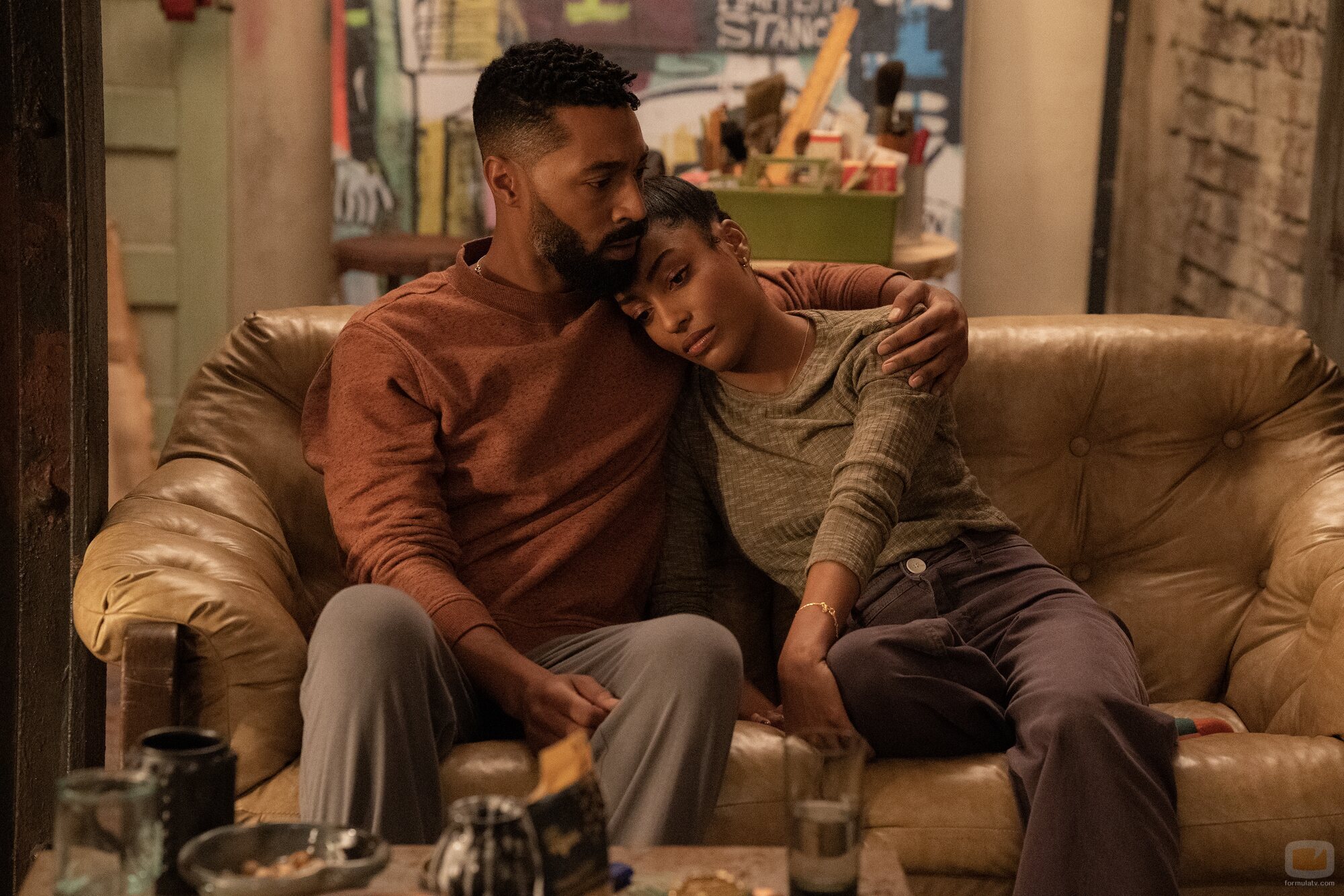 Tone Bell y Anissa Felix en el 1x05 de 'Survival of the Thickest'