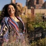 Michelle Buteau en 1x05 'Un domingo cualquiera' de 'La supervivencia de una chica con curvas'