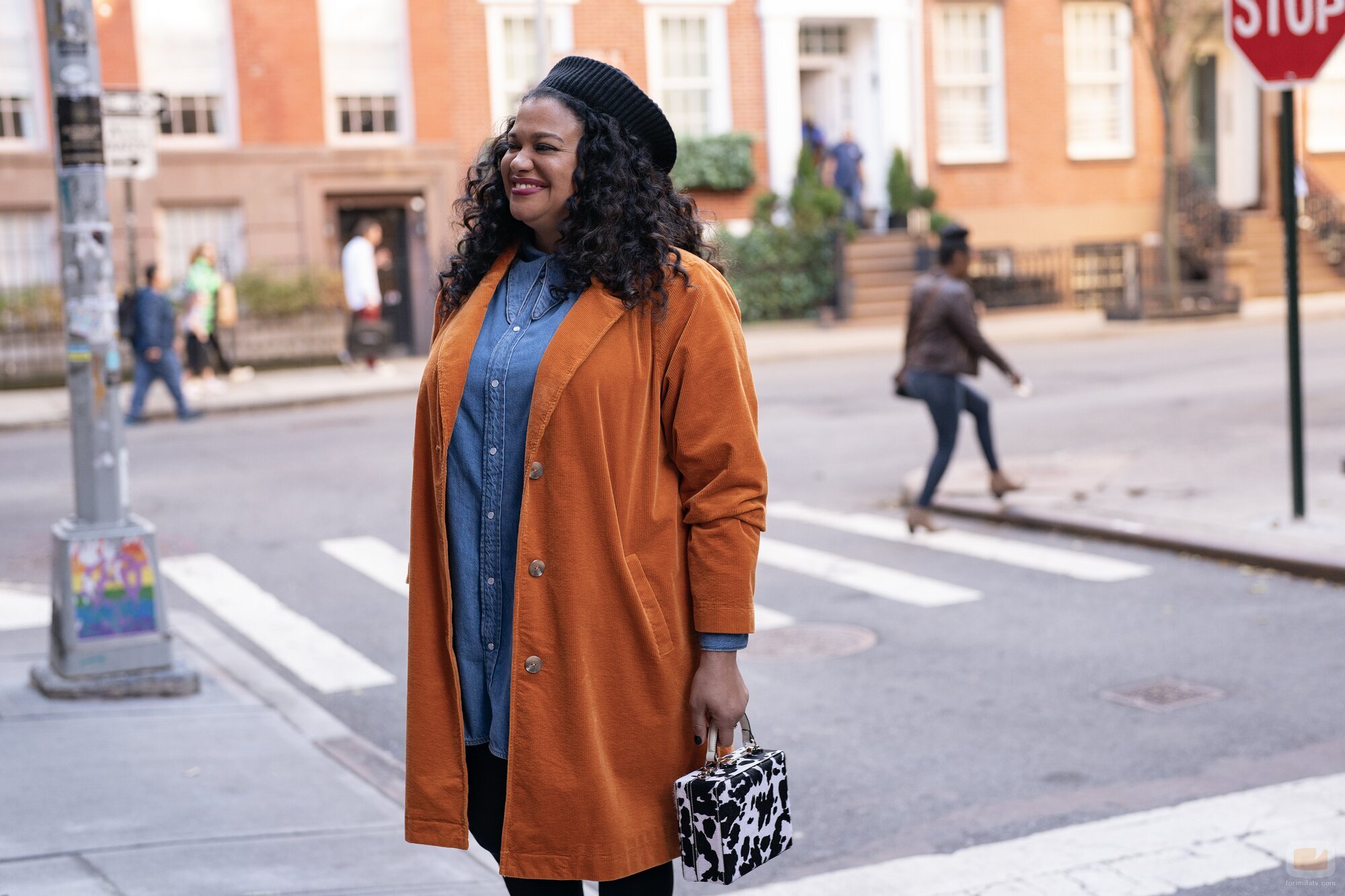 Michelle Buteau en la temporada 1 y el capítulo 05 de 'La supervivencia de una chica con curvas'