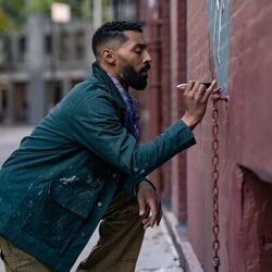 Tone Bell en el 1x05 de 'La supervivencia de una chica con curvas'
