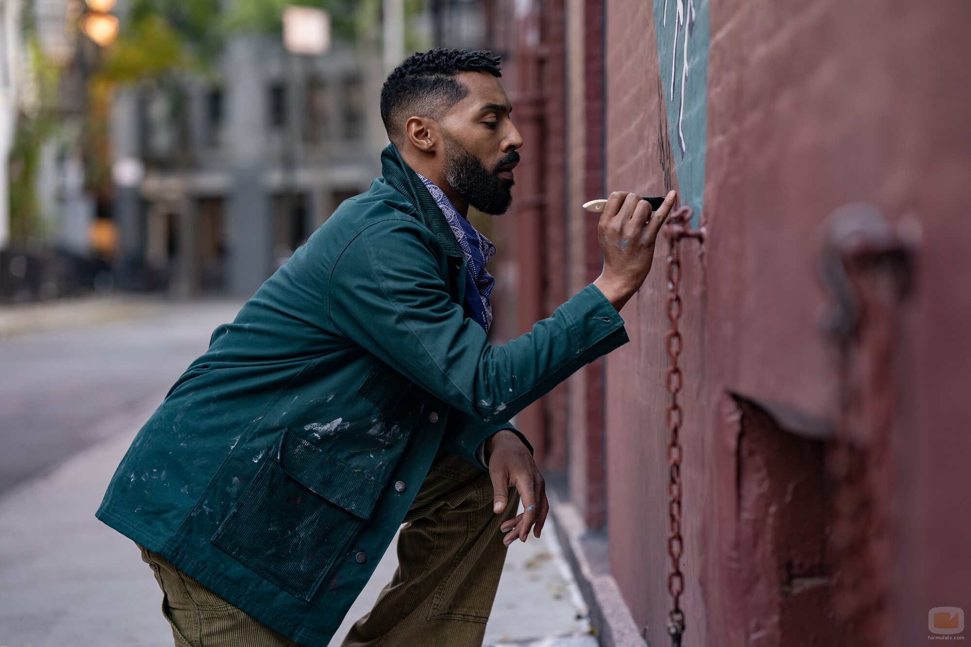 Tone Bell en el 1x05 de 'La supervivencia de una chica con curvas'