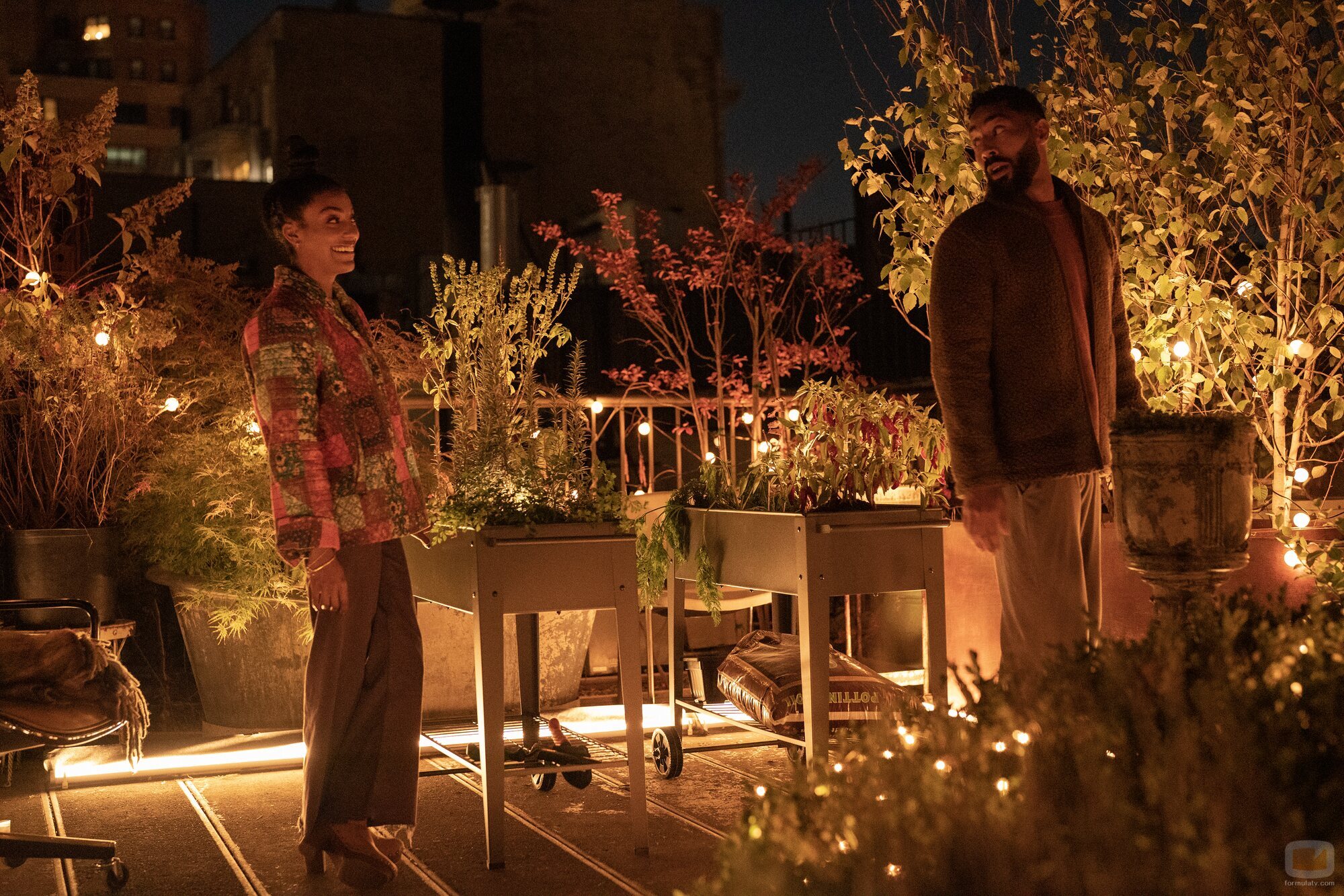 Tone Bell y Anissa Felix en Capítulo 5 titulado 'Un domingo cualquiera' de 'La supervivencia de una chica con curvas'