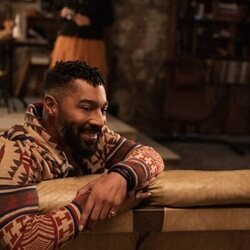 Tone Bell en la temporada 1 y el capítulo 06 de 'La supervivencia de una chica con curvas'