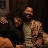 Tone Bell y Michelle Buteau en la temporada 1 y el capítulo 06 de 'La supervivencia de una chica con curvas'