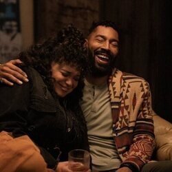 Tone Bell y Michelle Buteau en la temporada 1 y el capítulo 06 de 'La supervivencia de una chica con curvas'