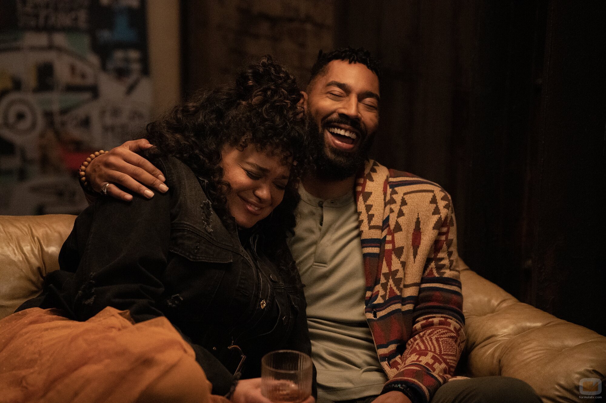Tone Bell y Michelle Buteau en la temporada 1 y el capítulo 06 de 'La supervivencia de una chica con curvas'