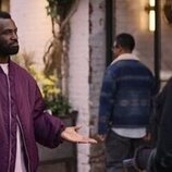 Michelle Buteau en el 1x06 de 'La supervivencia de una chica con curvas'