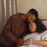 Tone Bell y Michelle Buteau en la temporada 1 y el capítulo 07 de 'La supervivencia de una chica con curvas'