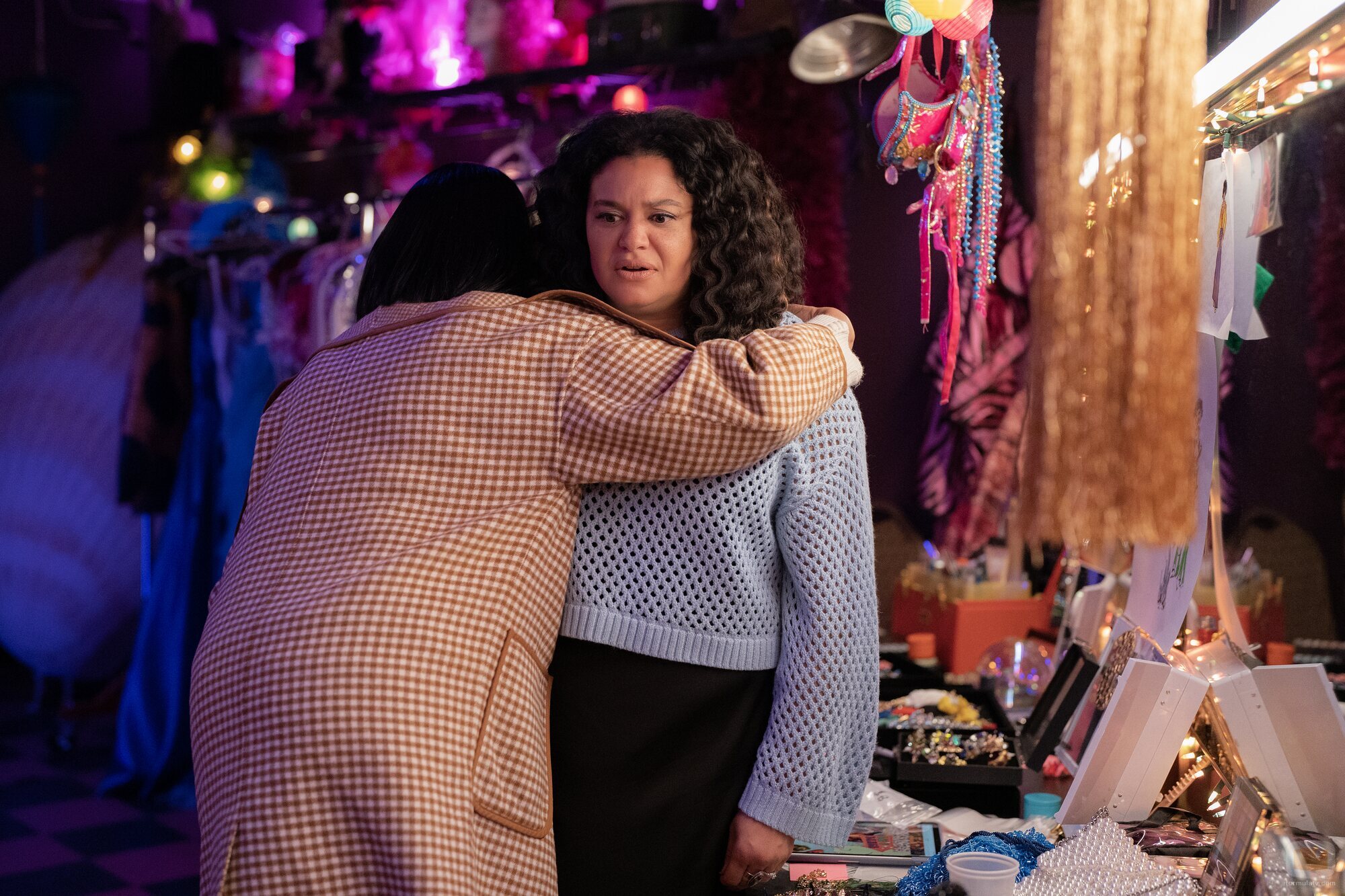 Michelle Buteau en 1x08 'Por una nueva meta' de 'La supervivencia de una chica con curvas'