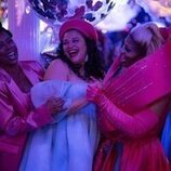 Michelle Buteau y Peppermint en el 1x08 de 'Survival of the Thickest'