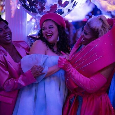 Michelle Buteau y Peppermint en el 1x08 de 'Survival of the Thickest'
