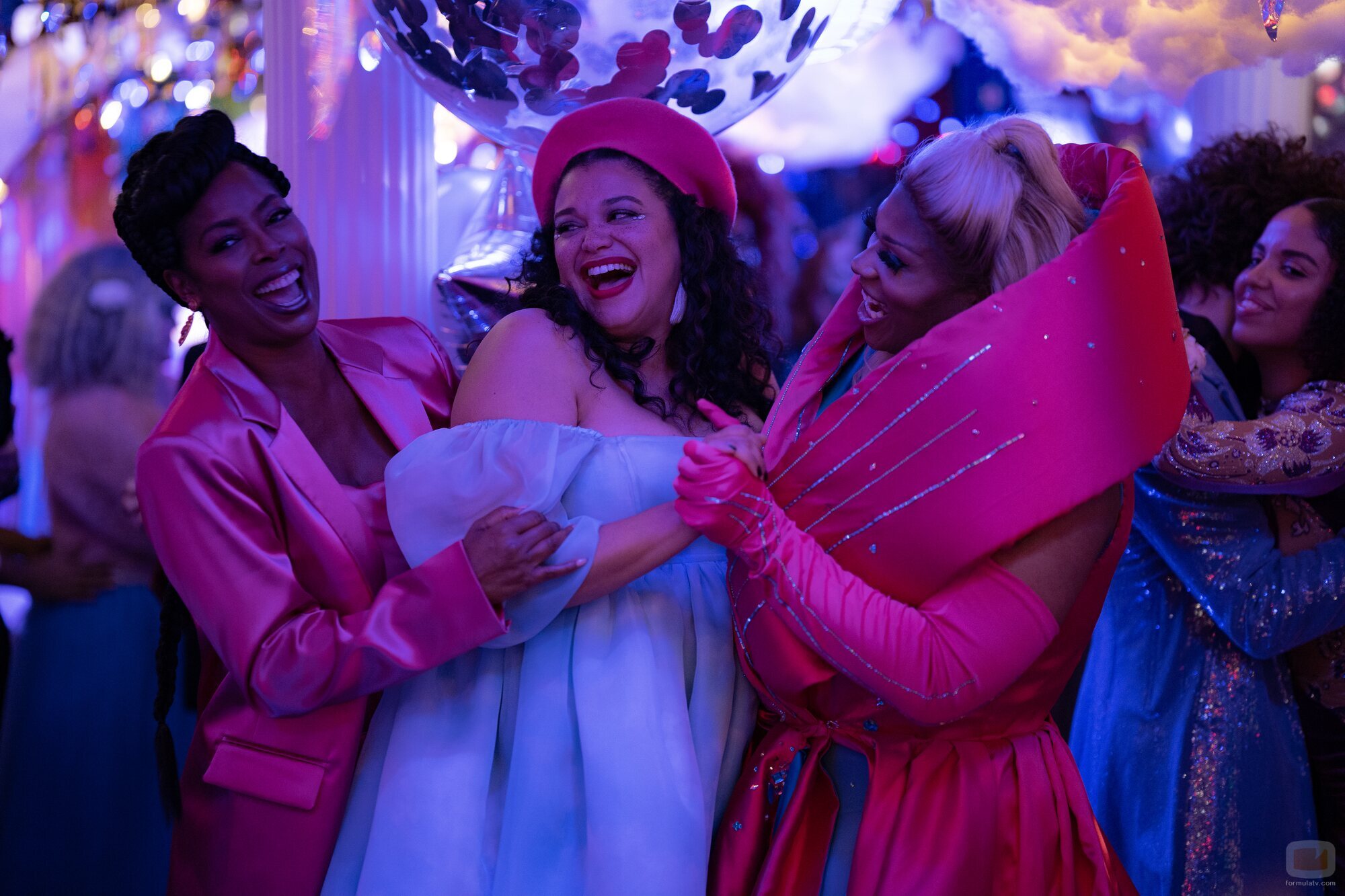 Michelle Buteau y Peppermint en el 1x08 de 'Survival of the Thickest'