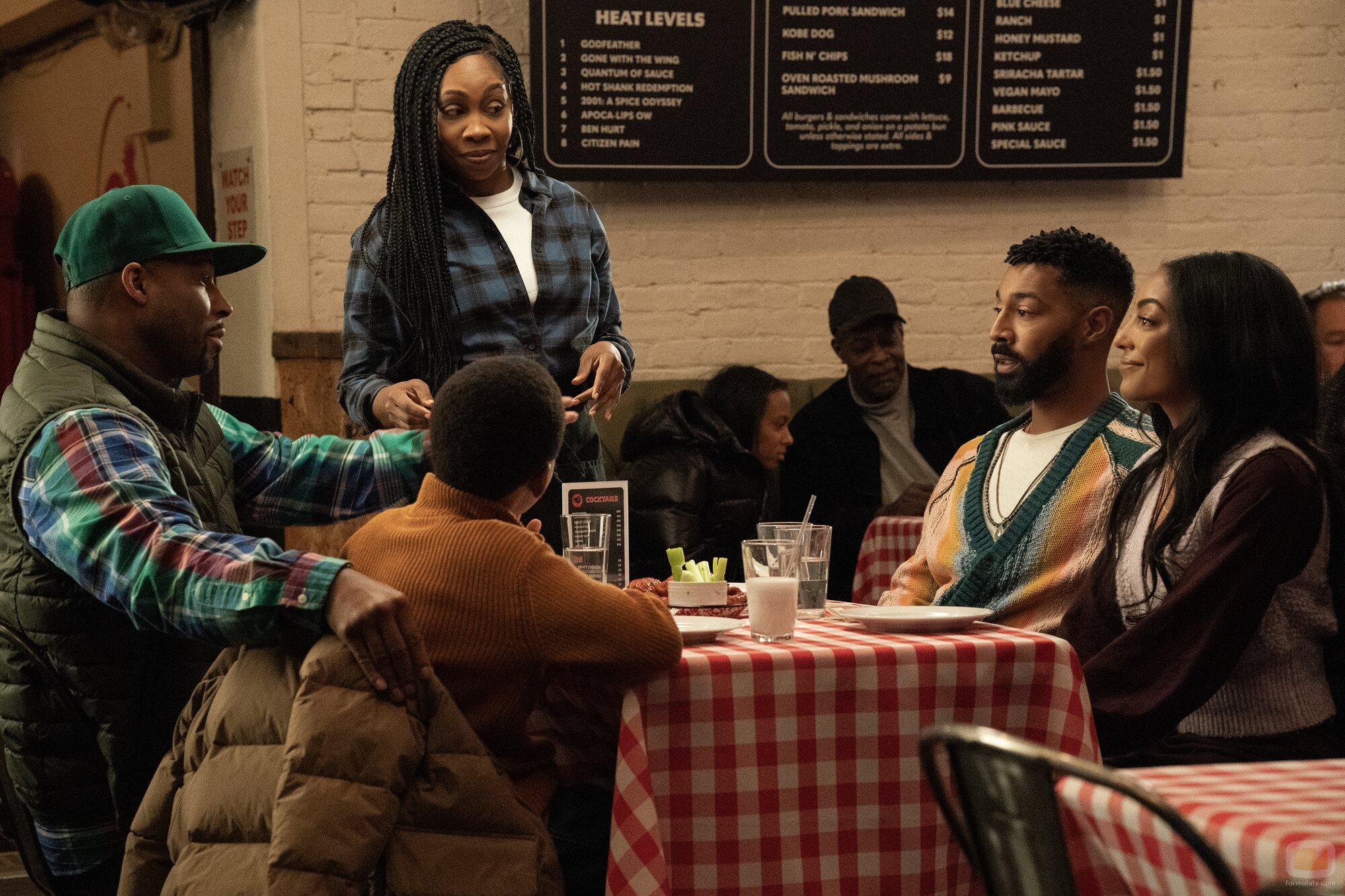 Still de 1x08 de 'La supervivencia de una chica con curvas'