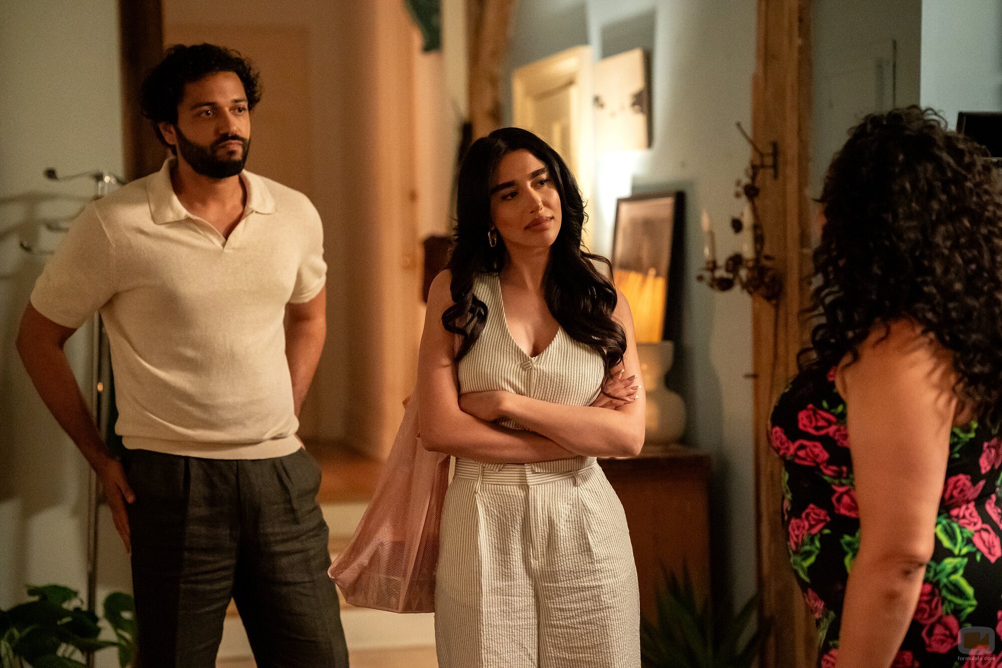 Michelle Buteau y Marouane Zotti en Capítulo 1 titulado 'Donde fueres…' de 'La supervivencia de una chica con curvas'