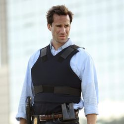 Joseph Fiennes como Mark Benford en 'Flash Forward'