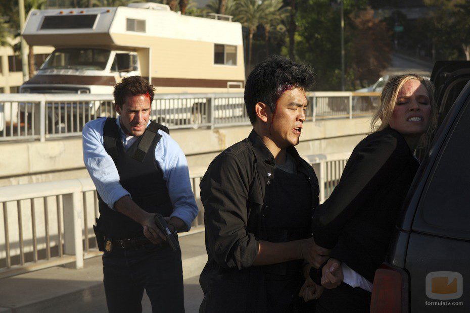 John Cho en una escena de 'Flash Forward'