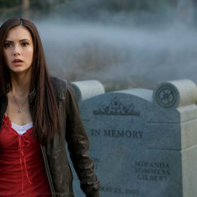 Nina Dobrev es Elena
