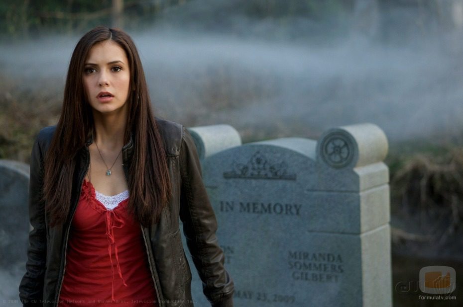 Nina Dobrev es Elena