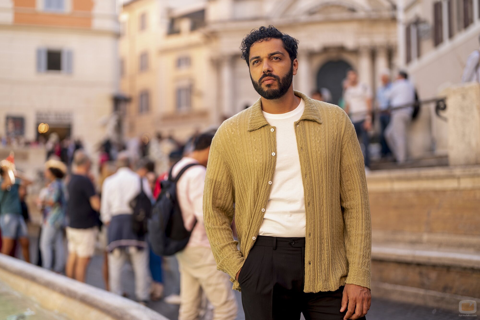 Marouane Zotti en la temporada 2 y el capítulo 01 de 'La supervivencia de una chica con curvas'
