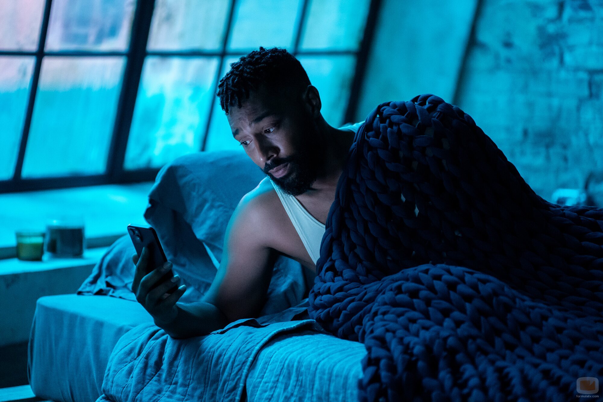 Tone Bell en el 2x01 de 'La supervivencia de una chica con curvas'