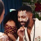 Tone Bell en la temporada 2 y el capítulo 02 de 'La supervivencia de una chica con curvas'