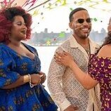 Michelle Buteau en el 2x02 de 'La supervivencia de una chica con curvas'