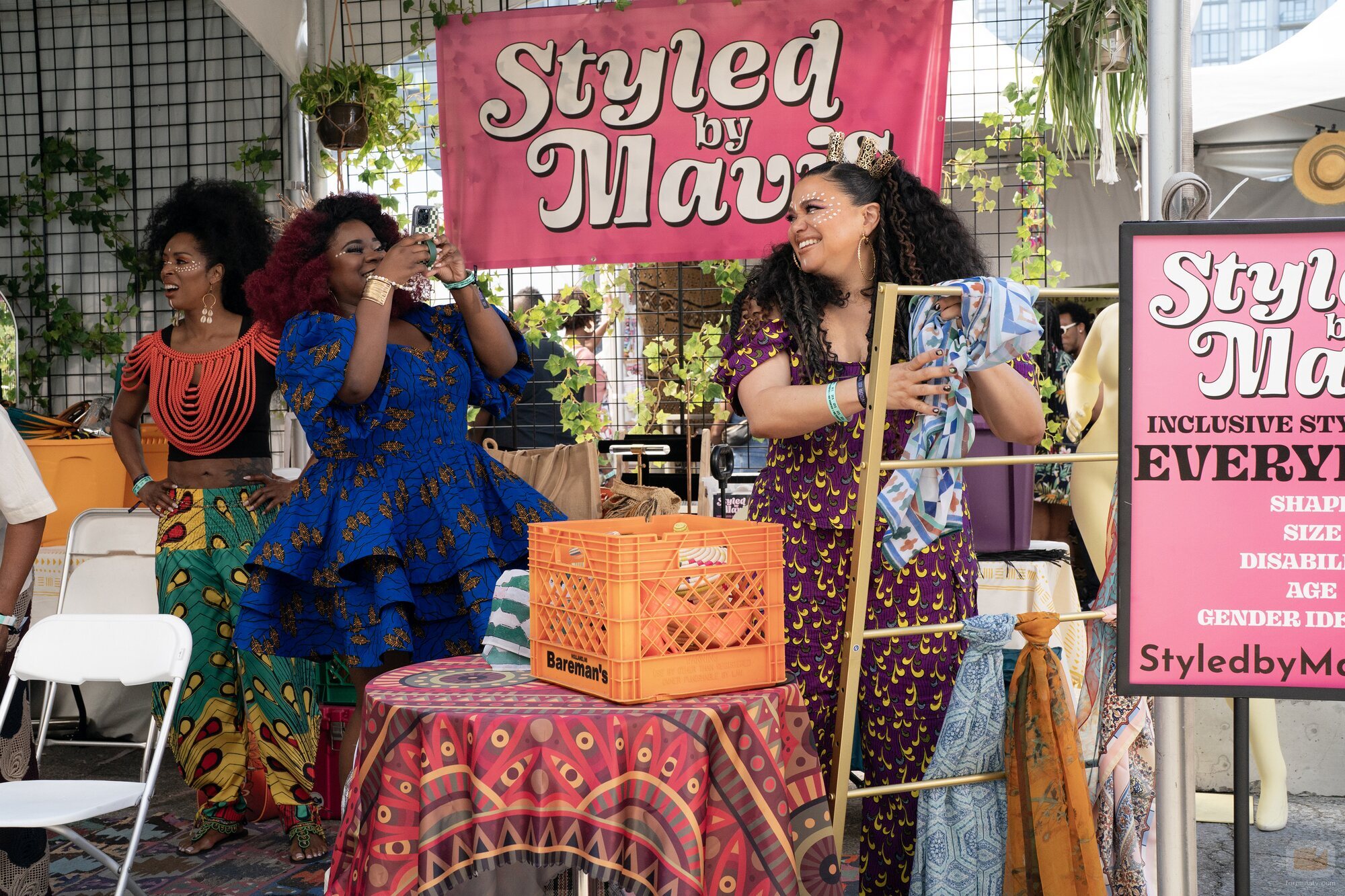 Michelle Buteau y Tasha Smith en la temporada 2 y el capítulo 02 de 'La supervivencia de una chica con curvas'
