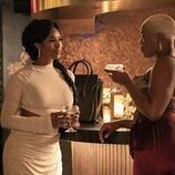 Escena de Tasha Smith en 2x03 titulado 'Tú a tu rollo' de 'La supervivencia de una chica con curvas'