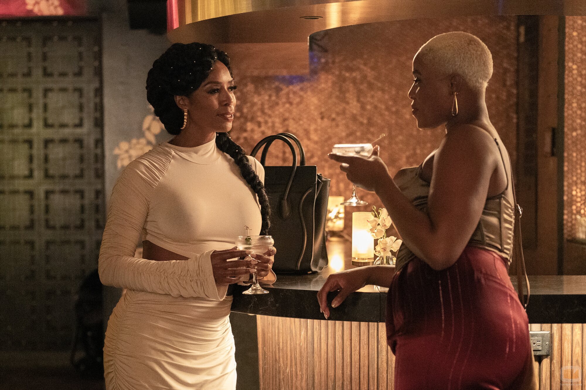 Escena de Tasha Smith en 2x03 titulado 'Tú a tu rollo' de 'La supervivencia de una chica con curvas'