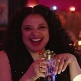 Still de Michelle Buteau en el 2x03 de 'Survival of the Thickest'