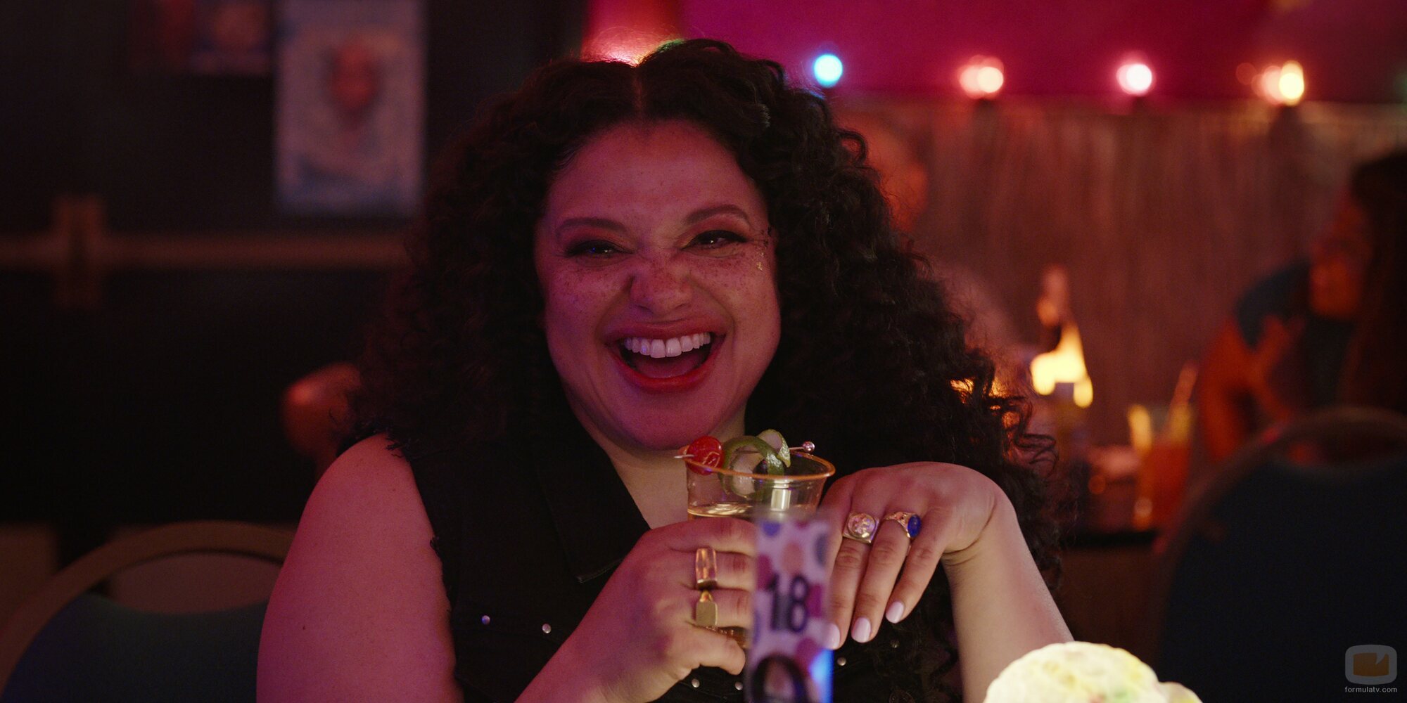 Still de Michelle Buteau en el 2x03 de 'Survival of the Thickest'